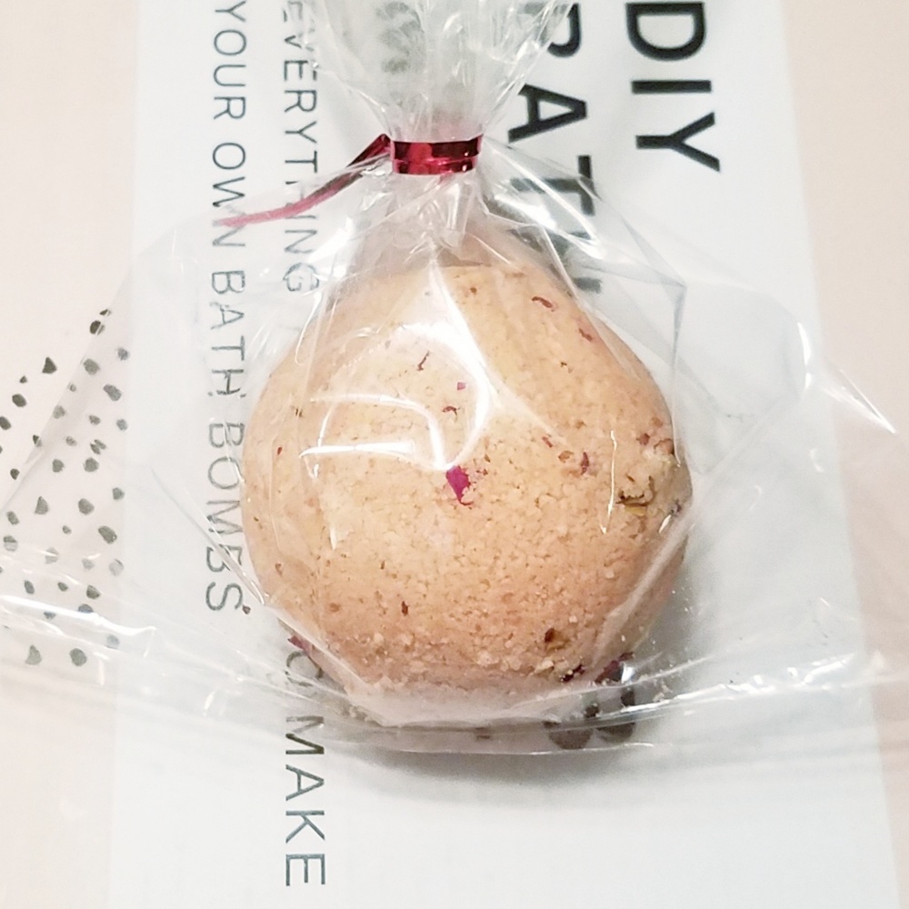 🧜♀️Bathbombs: 3 for $13🧜♀️ - Picture 3 of 4
